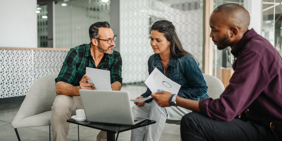 A digital marketing manager holding a meeting with colleagues in an office