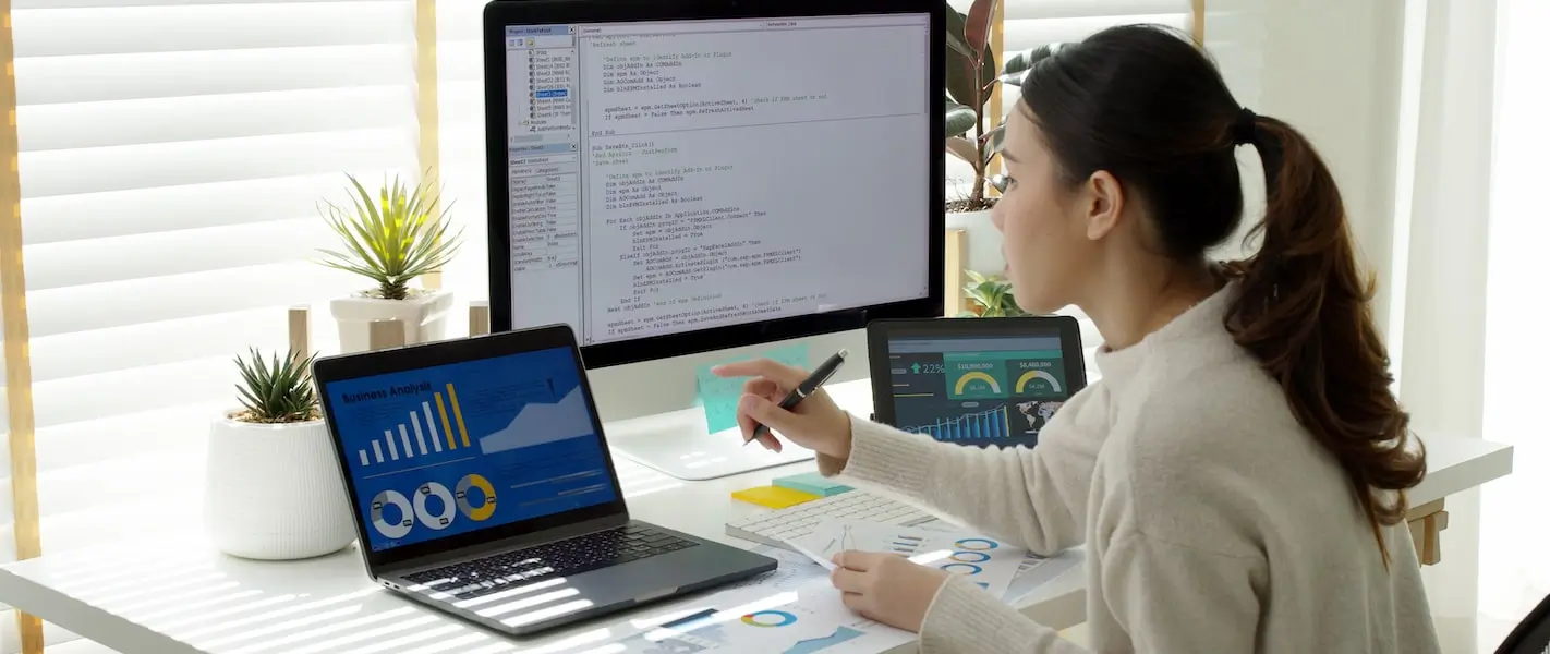 data analytics bootcamp student Data analytics bootcamp student observes visualizations and code