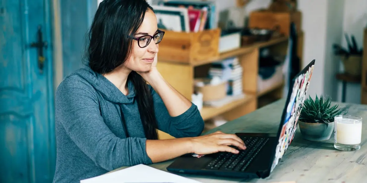 Understanding marketing metrics A digital marketing manager in side profile, working on a laptop