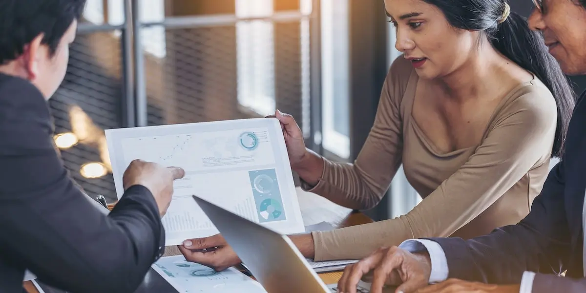 Data analysts using descriptive analytics