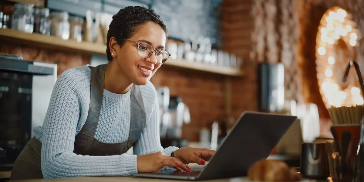 Cafe employee making use of digital marketing trends at their job