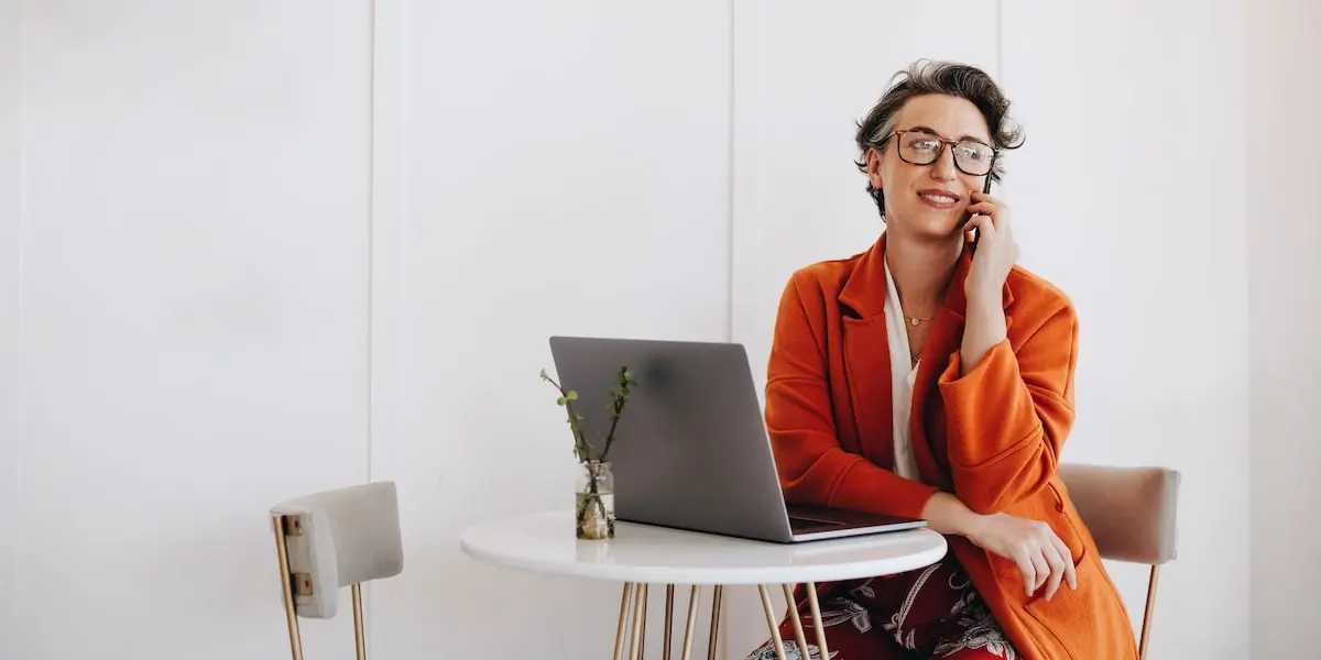 A tech worker explains the concept of new work to a colleague