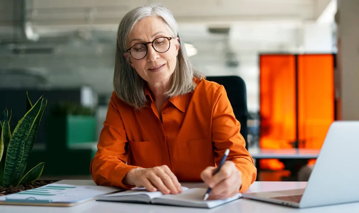 A healthcare data analyst works in an office with LLMs.