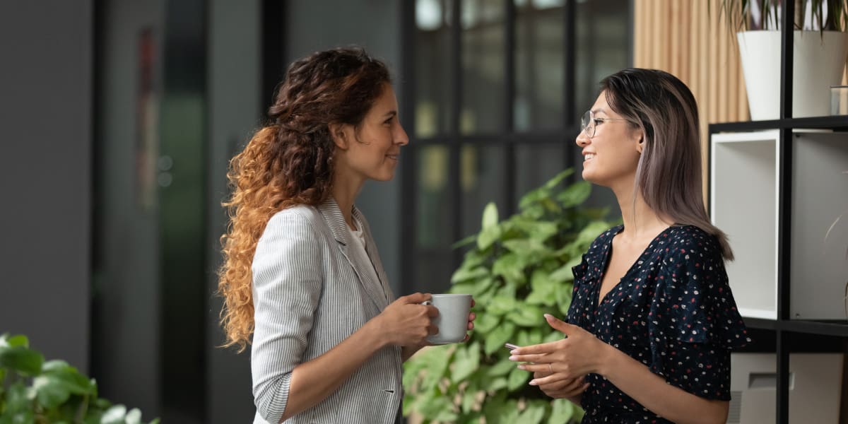 How to Make the Most of Your UX Mentorship UX design mentor and mentee meeting for coffee